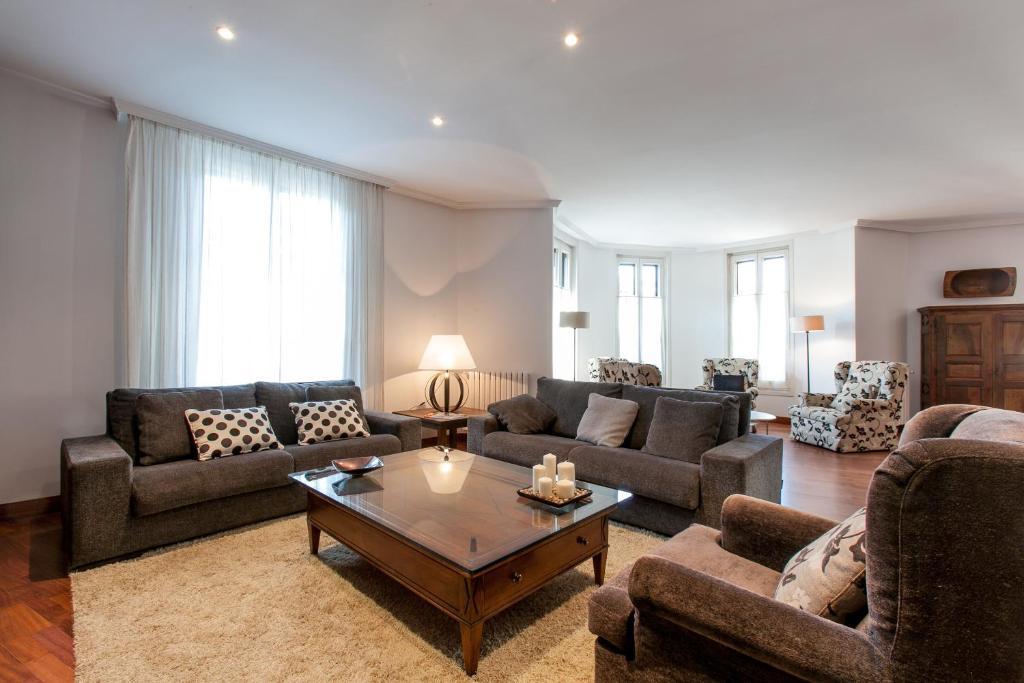 Serennia Apartamentos Ramblas - Placa Catalunya — Fotos 1